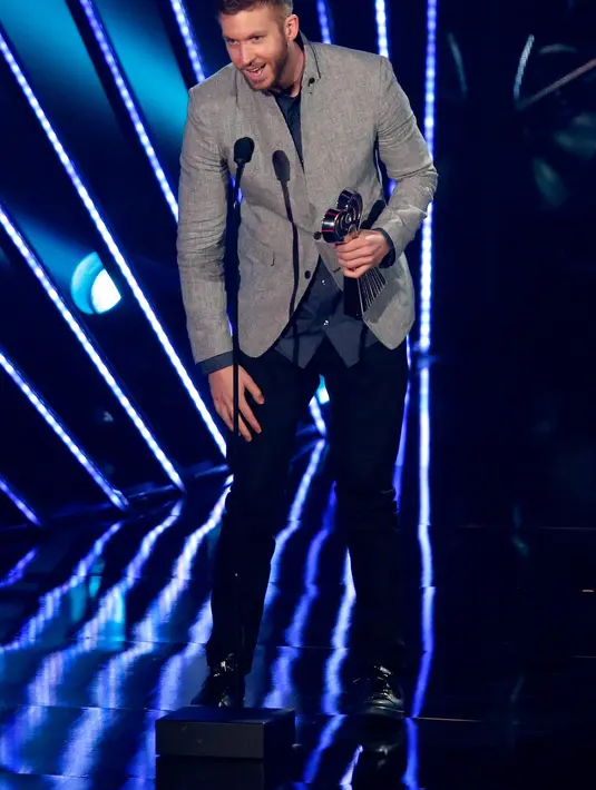 Menurut salah seorang sumber, "Calvin sangat mencintai Taylor, ia menyukai sifat hangat dan kepedulian Taylor Swift, bahkan dirinya pun jarang menemukan wanita seperti itu,". (AFP/Bintang.com)