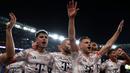 Para pemain Bayern Munchen merayakan kemenangan atas PSG setelah berakhirnya laga Liga Champions 2025/2026 di Parc des Princes, Paris, Prancis, Selasa (04/11/2025) waktu setempat. (AFP/Franck Fife)