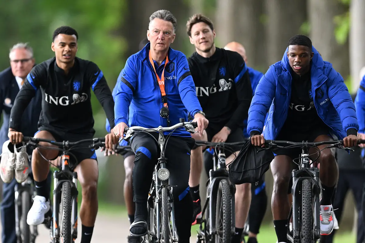 Foto: Sering Ditikung, Manchester United Gantian Menikung Bek Feyenoord Tyrell Malacia dari Olympique Lyon