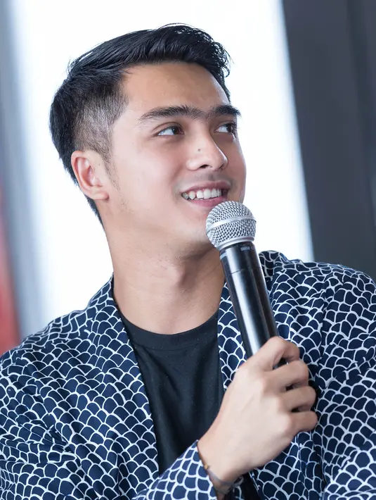 “Sekarang hamilnya sudah 8 bulan, diperkirakan itu awal Maret. Pokoknya awal Maret sudah bisa melahirkan tapi belum tahu waktunya kapan, maunya normal, insya Allah laki-laki,” ujar putra dari Donna Harun ini. (Dezmond Manullang/Bintang.com)