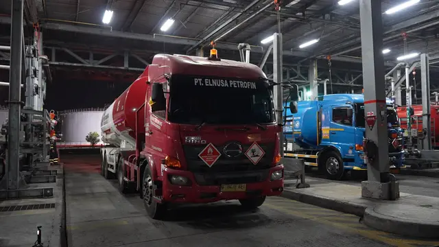 Elnusa Petrofin menambah 18 mobil tangki sehingga total armada menjadi 194 unit untuk mempercepat distribusi BBM ke SPBU di Medan. (Dok Elnusa)