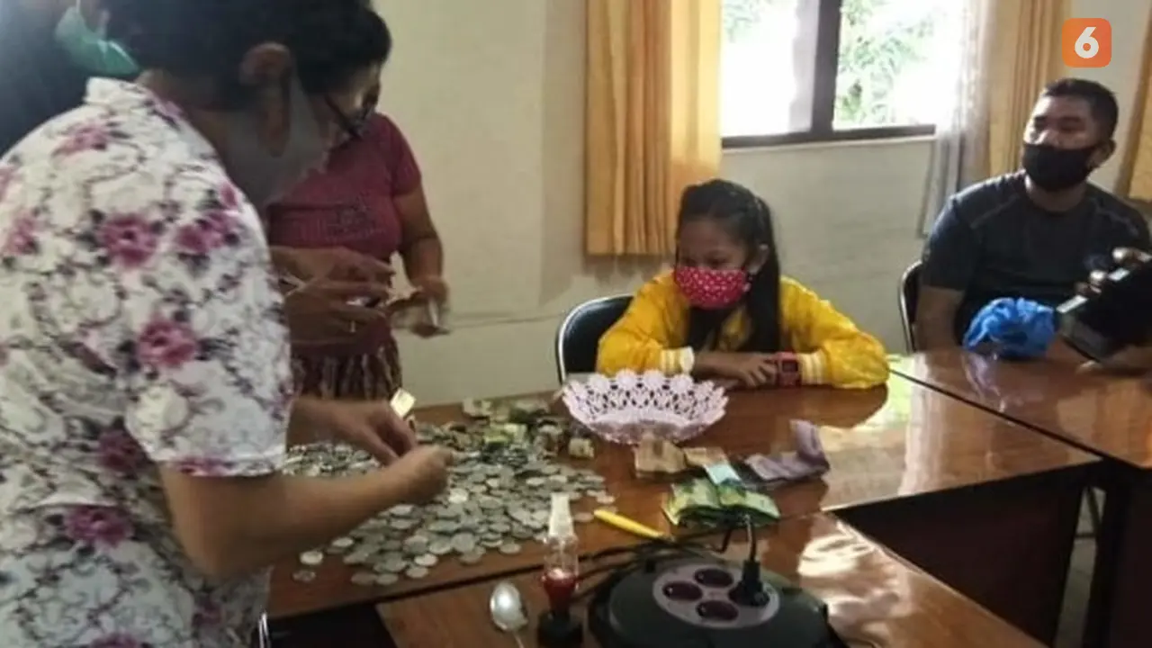 Bocah SD Sumbang tabungan untuk APD