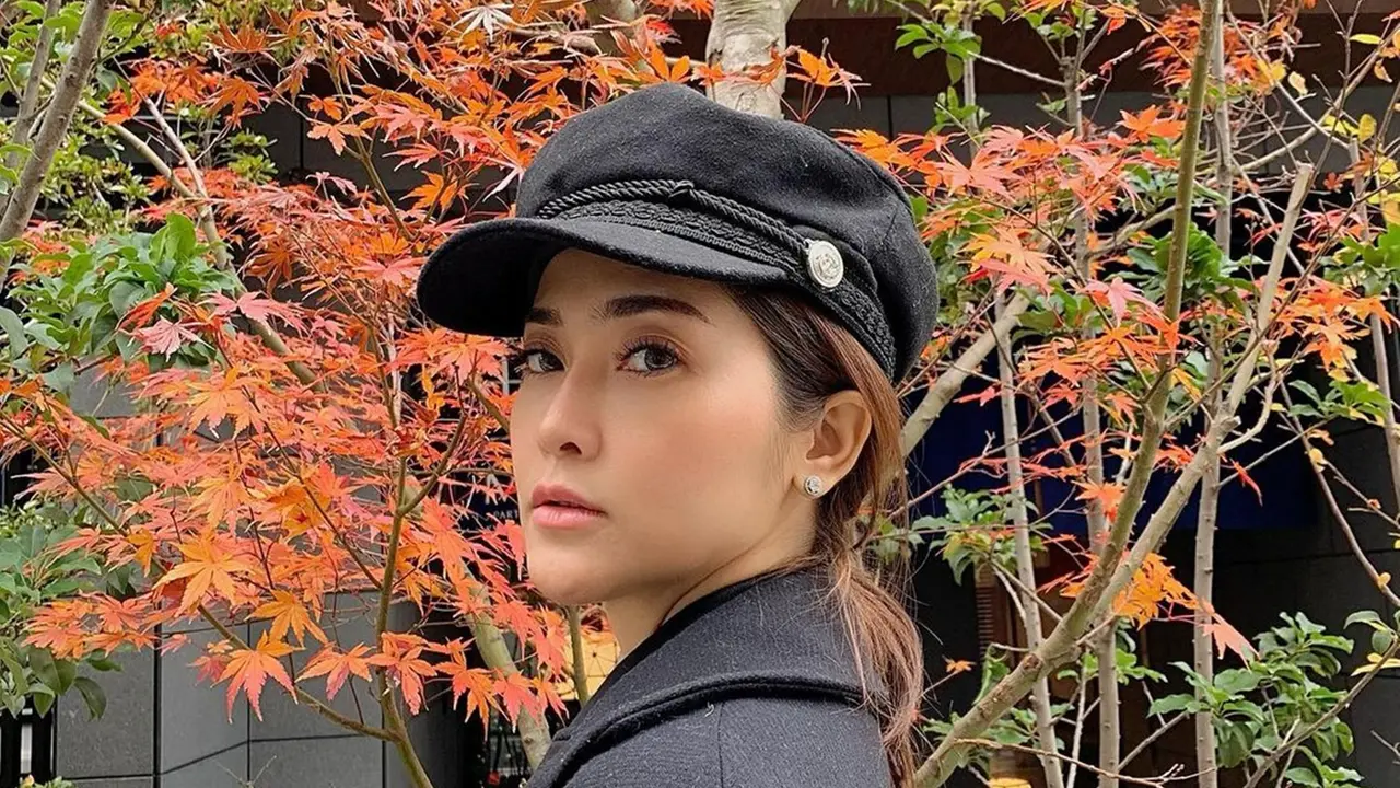 FOTO: Gaya Penampilan Eva Anindita saat Pakai Topi, Makin Menawan