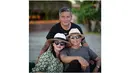 Potret kompak keluarga Roy Marten liburan di Bali. (Sumber: Instagram/gadiiing)