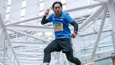 Salah satu ajang marathon bergengsi di dunia itu diikuti oleh berbagai lapisan masyarakat, baik lokal maupun mancanegara. Mulai dari warga umum, atlet, hingga selebriti. Ibnu Jamil yang dikenal sebagai presenter olahraga pun tidak ketinggalan untuk mengikuti Tokyo Marathon itu. Ia makin bersemangan dengan dukungan dari istri, Ririn Ekawati. (Liputan6.com/IG/@ibnujamilo)