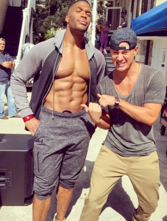 Pose kocak Channing Tatum dan Michael Strahan saat syuting Magic Mike XXL. (instagram/channingtatum)
