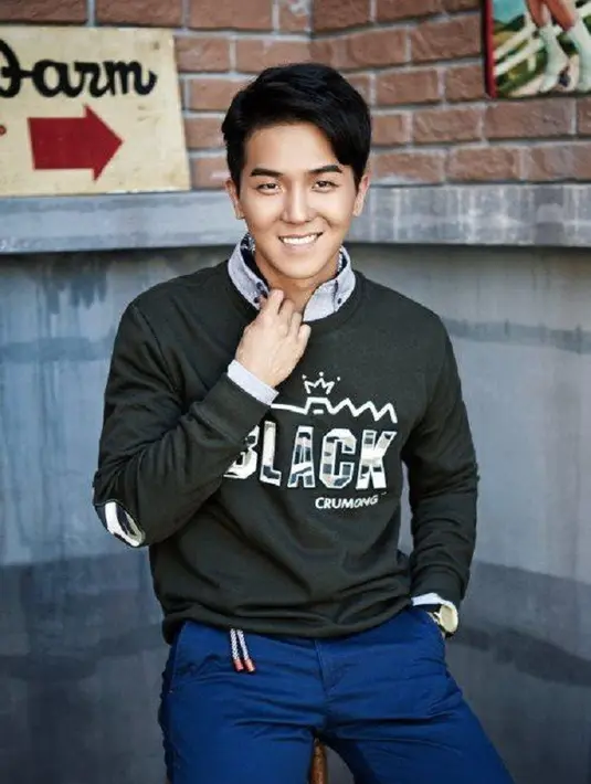 Mino WINNER termasuk salah satu idol yang punya gigi sempurna. Hal itu membuat dirinya semakin tampan saat tersenyum. (Foto: twitter.com/With_WINNER)