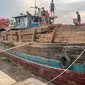 Kapal dan barang bukti ilegal logging di Kepulauan Meranti yang disita Polda Riau. (Liputan6.com/M Syukur)