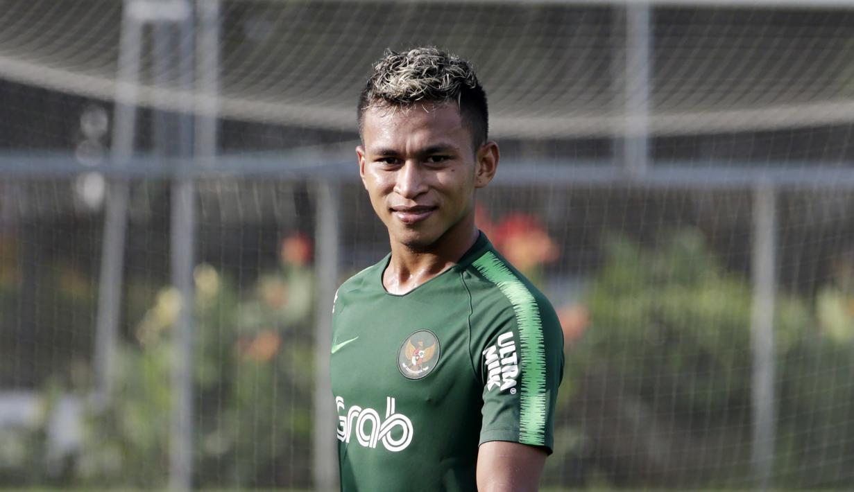 Pemain Timnas Indonesia U-22, Osvaldo Haay, saat latihan di Lapangan ABC, Senayan, Jakarta, Jumat (11/1). Pemain muda terbaik Liga 1 2018 itu baru bergabung pada hari kelima pemusatan latihan skuat Garuda Muda. (Bola.com/M Iqbal Ichsan)
