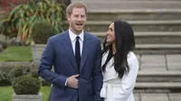 Lalu pada tanggal 20 September, Ratu Elizabeth II sangat mendukung hubungan keduanya dan merasa senang karena Pangeran Harry yang sedang jatuh cinta. (DANIEL LEAL-OLIVAS / AFP)