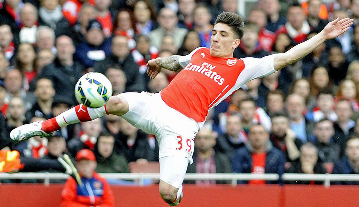 5. Hector Bellerin, kemampuan dan bakat bek sayap Arsenal ini memikat calon pelatih Manchester City, Pep Guardiola. Namun menurut kabar situs El Confidencial, Arsenal tidak akan melepas pria Spanyol itu ke Ettihad. (EPA/Gerry Penny) 