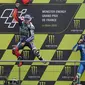 Podium juara MotoGP Prancis. Jorge Lorenzo juara diikuti Valentino Rossi dan pebalap Suzuki Ecstar, Maverick Vinales. (AFP/Charly Triballeau) 