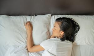 Sahabat Fimela, daripada bingung menentukan mana yang lebih penting antara kuantitas atau kualitas tidur, lebih baik coba saja cara-cara berikut ini yang bisa membantu meningkatkan keduanya sekaligus. Dijamin, tidurmu makin nyenyak dan berkualitas! (Foto dok: Freepik/jcomp).