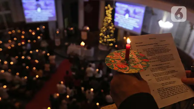Suasana Misa Malam Natal di Gereja Immanuel