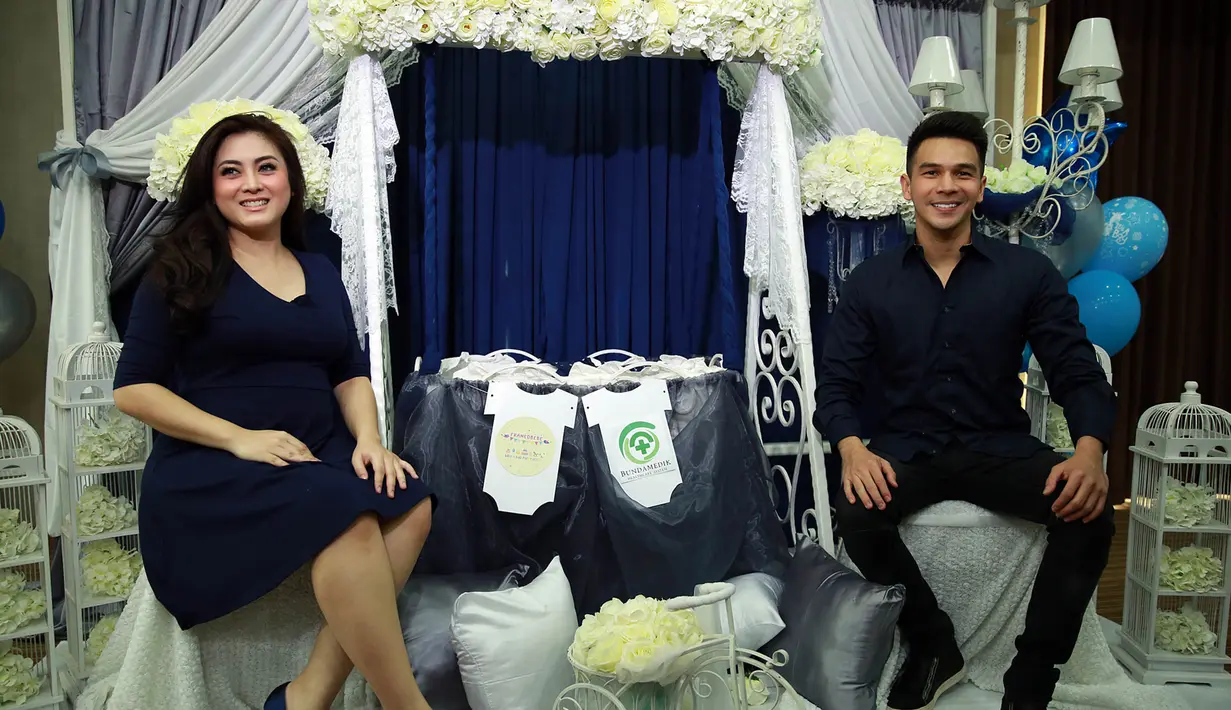 Bayi mungil berjenis kelamin laki-laki itu lahir melalui operasi caesar. Pasangan ini juga telah menyiapkan beberapa persiapan menyambut buah hatinya. (Deki Prayoga/Bintang.com)