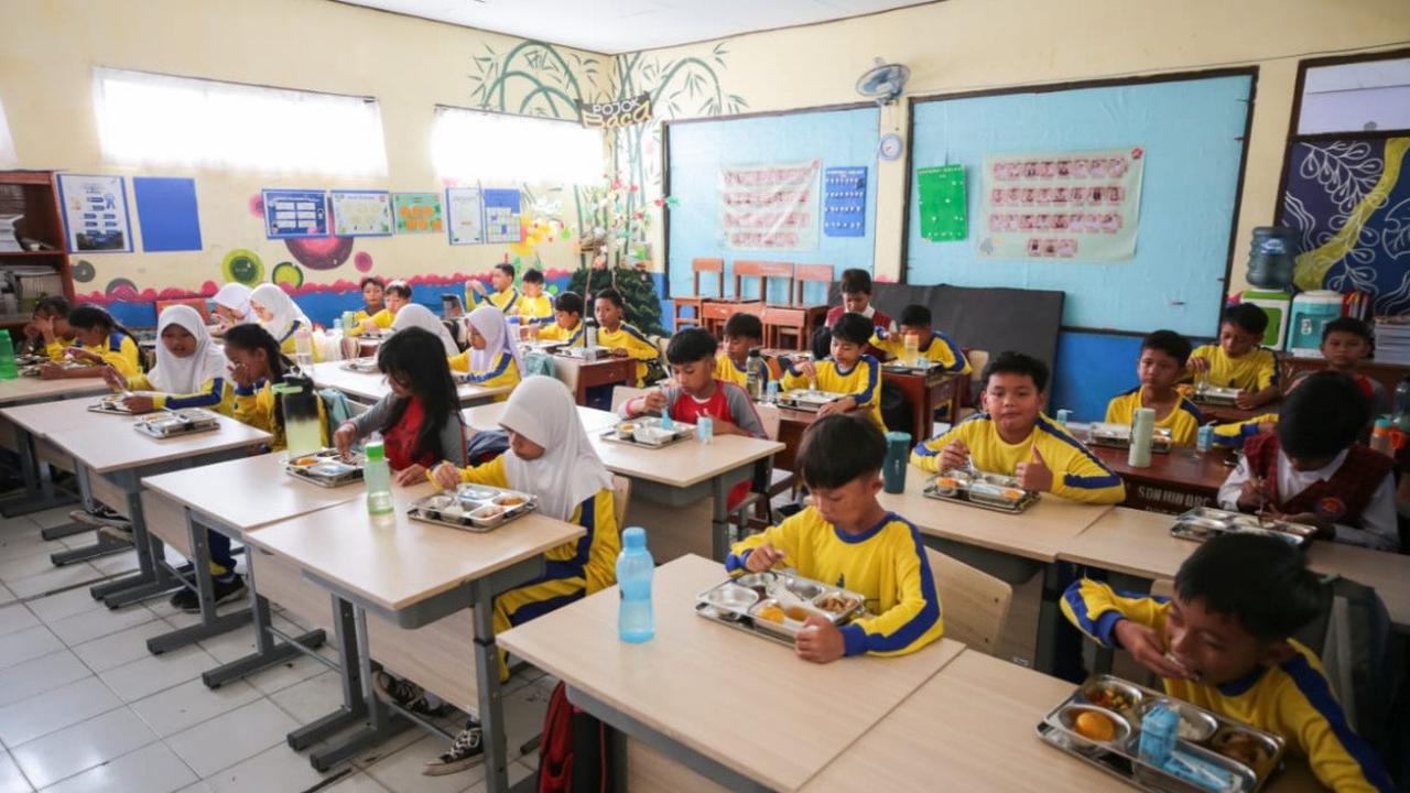 makan bergizi gratis, sekolah, siswa, bandung