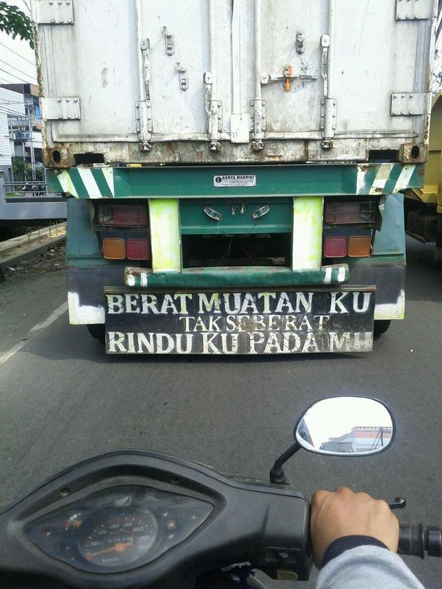 Tulisan Galau di Bak Truk