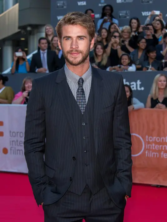 Berkat ketampanannya seakan para fans Liam tengah berlomba ingin jadi yang pertama mengikuti IG sang idola Liam Hemsworth. (Bintang/EPA)
