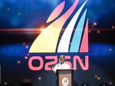 Menteri Pendidikan dan Kebudayaan (Mendikbud) Anies Baswedan, memberikan sambutan dalam pembukaan kontingen Olimpiade Olahraga Siswa Nasional (O2SN) di Jakarta, Senin (25/7). (Liputan6.com/Faizal Fanani)