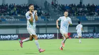 Franco Ramos (kiri), gelandang PSIM Yogyakarta di BRI Super League 2025/2026. (Dok. ileague.id)