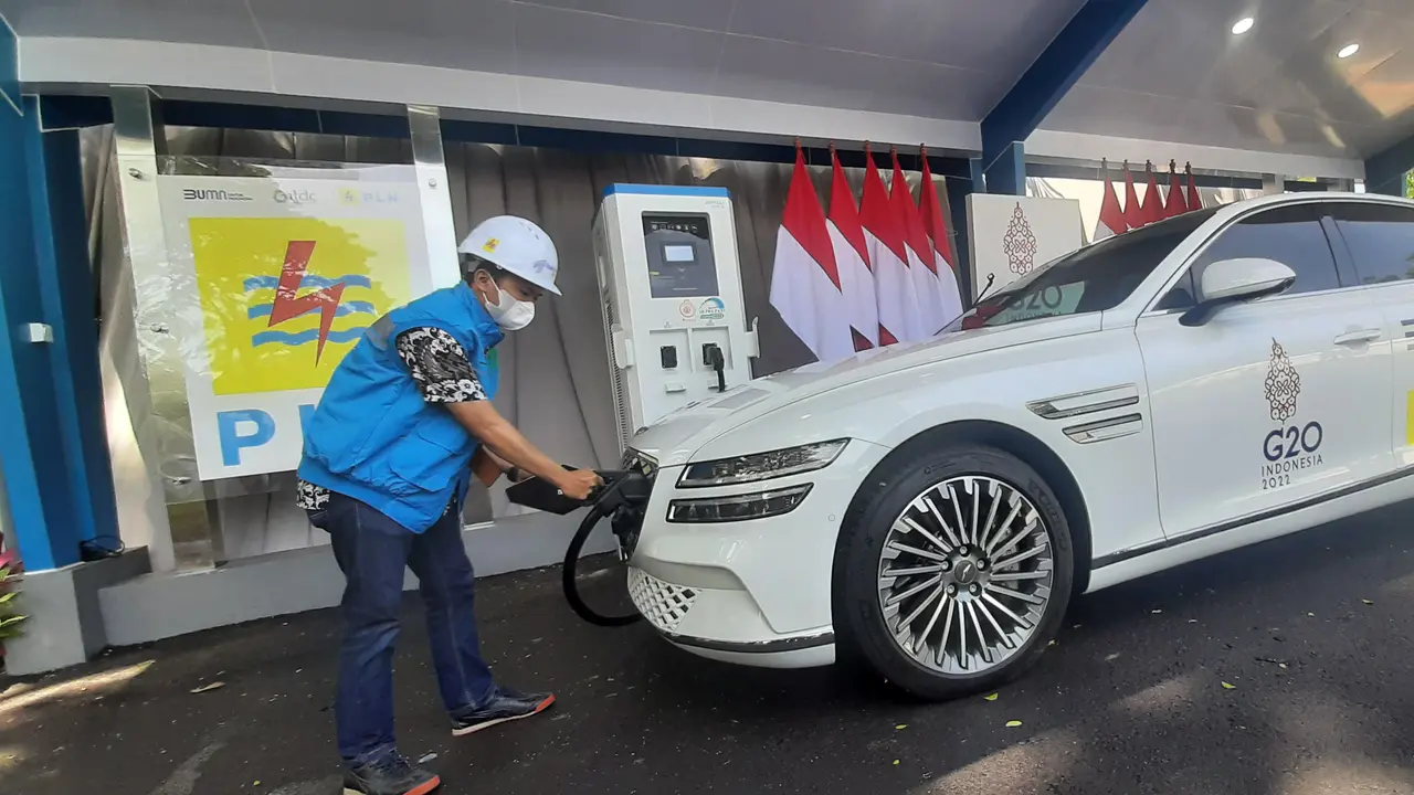 Stasiun Pengisian Kendaraan Listrik Umum (SPKLU) ultra fast charging PLN di Bali. (Liputan6.com/Ady Anugrahadi)