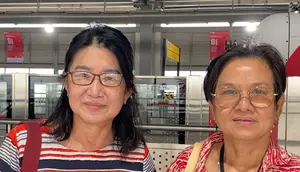 Sensasi Penumpang Lansia Jajal LRT Manggarai-Kelapa Gading