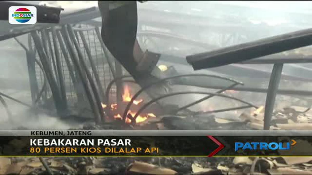 Tengah malam pasar Sumber Cirebon membara, 3 kios ludes dilalap si jago merah