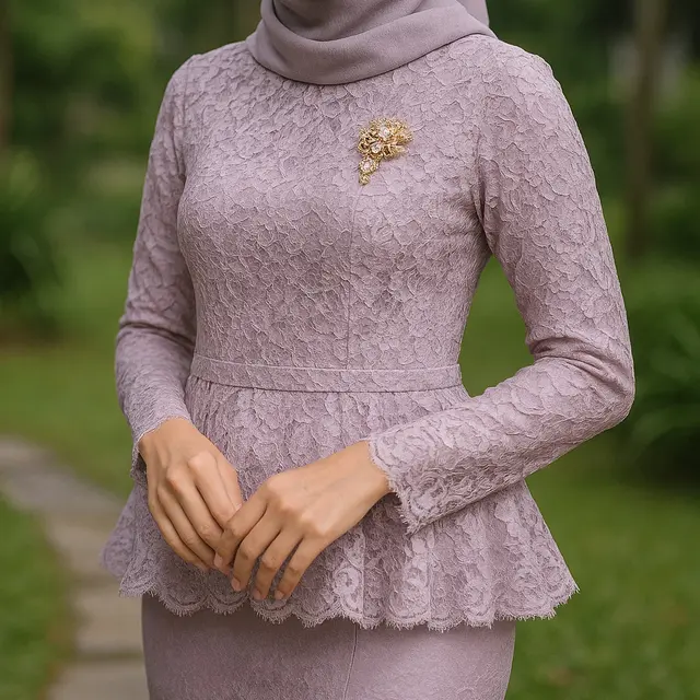 7 Inspirasi Kebaya Brokat Renda untuk Hijab, Punya Syahnaz Sadiqah Curi Perhatian