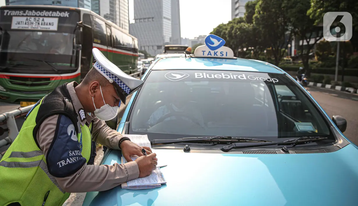 Dengan skema menindak pengendara melanggar atau berkendara yang membahayakan. (Liputan6.com/Faizal Fanani)