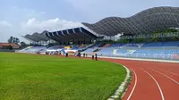 Melihat Stadion Benteng Reborn Kota Tangerang, Banten. (Liputan6.com/Pramita Tristiawati)