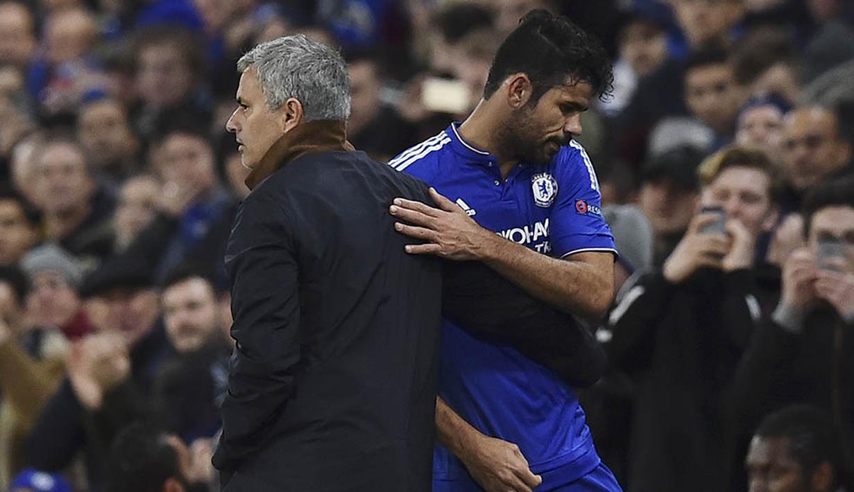 10. Diego Costa - Akibat tindakan tidak sportif terhadap pemain Arsenal, Gabriel Paulista, dirinya dilarang tampil tiga pertandingan, yang membuat Mou tidak memiliki penyerang. Selain itu Costa musim ini juga mandul. (AFP/Ben Stansall)
