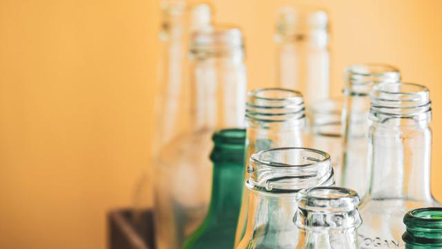 Ilustrasi botol kaca bekas