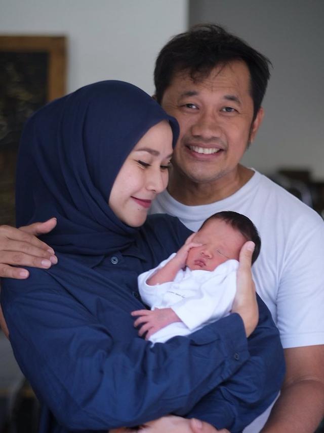 Zaskia Adya Mecca Sunat Anak Kelima Di Usia 15 Hari Showbiz Liputan6 Com