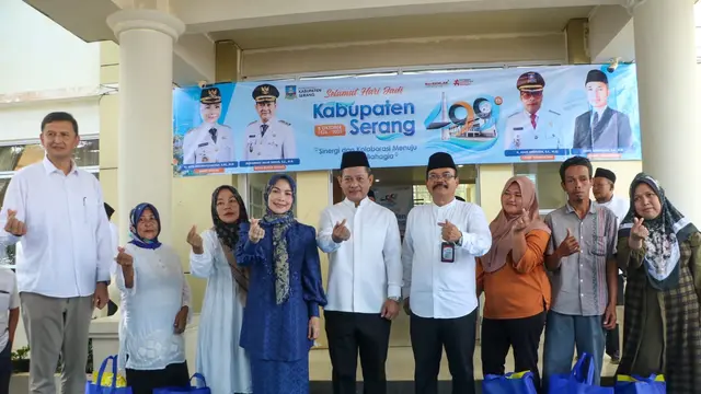 Sinergi dan Kolaborasi di HUT ke-499, Bupati Serang Turun Langsung Bagikan Sembako untuk Warga