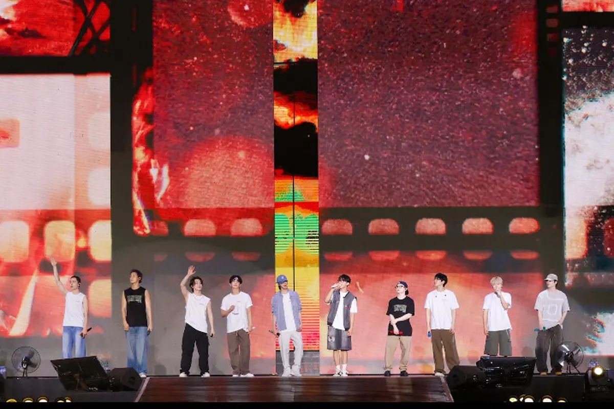 Outfit Member SEVENTEEN saat Konser Right Here Jakarta