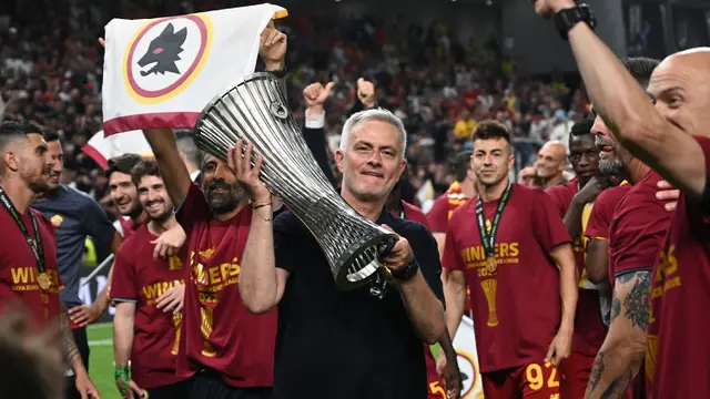 Foto: Luapan Emosi Kebahagiaan Jose Mourinho Saat Juarai UEFA Conference League Bersama AS Roma Sekaligus Gelar Juara Eropa-nya yang Kelima