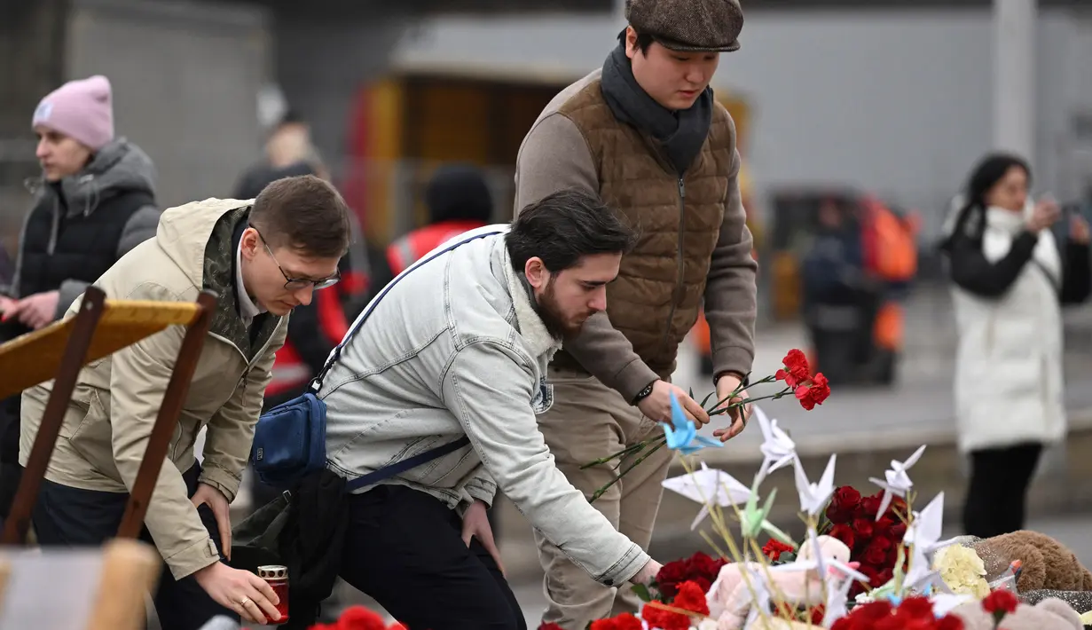 Diketahui, empat pria bersenjata menyerbu lokasi Crocus City sebelum dimulainya konser rock pada 22 Maret 2024 lalu. (NATALIA KOLESNIKOVA/AFP)