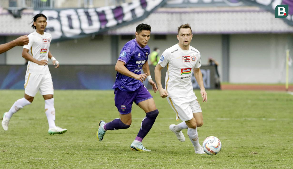 <p>Pemain Persija Jakarta, Maciej Gajos, saat melawan Persita Tangerang pada laga BRI Liga 1 di Stadion Indomilk Arena, Sabtu, (22/7/2023). (Bola.com/Ikhwan Yanuar)</p>