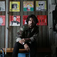 "Gue nggak mau ngomong panjang lebar soal itu. Apapun itu yang terbaik dan sudah diatur sama yang di atas (Tuhan). Kalau kita baik, kita akan ketemu orang yang baik," lanjutnya Chicco di kawasan Sudirman Minggu (2/4). (Bambang E. Ros/Bintang.com)