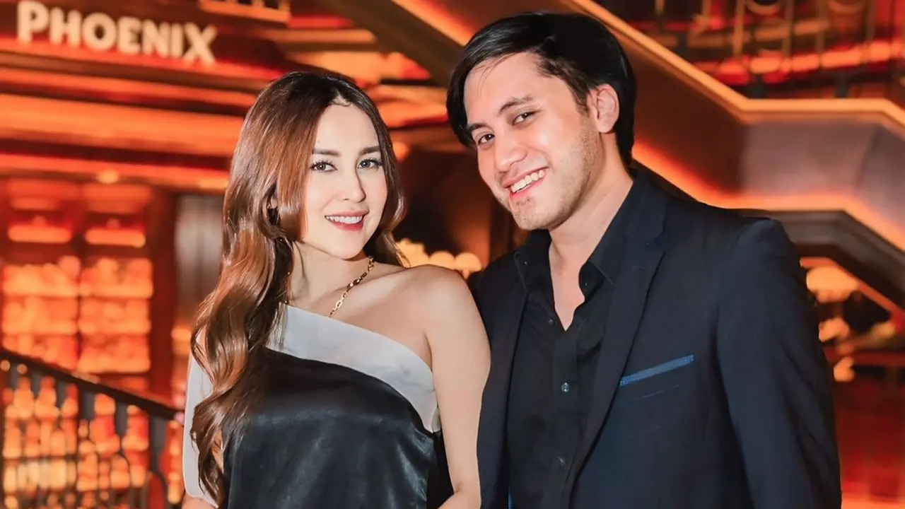 Kevin Aprilio dan Vicy Melanie