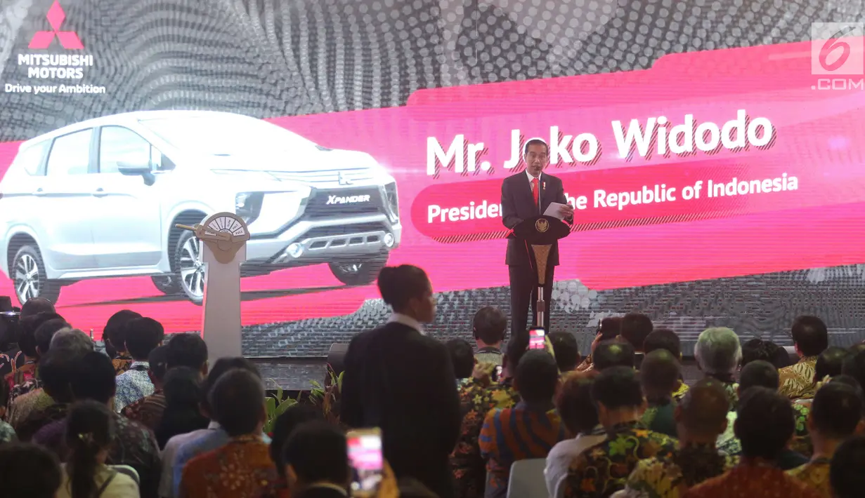 Presiden Joko Widodo (Jokowi) memberi sambutan pada peresmian ekspor perdana Mitsubishi Xpander di IPC Car Terminal, Cilincing, Jakarta, Rabu (25/4). Mitsubishi Motors secara resmi melakukan ekspor perdana Mitsubishi Xpander. (Liputan6.com/Angga Yuniar)
