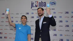 VP of Global Partnership NBA Asia, Francesco Suarez saat membuka pelatihan basket oleh Jr NBA di Cilandak Sports Center, Jakarta, Sabtu (24/3/2018). Jr NBA program pembinaan global memperkenalkan basket kepada anak-anak. (Bola.com/Asprilla Dwi Adha)