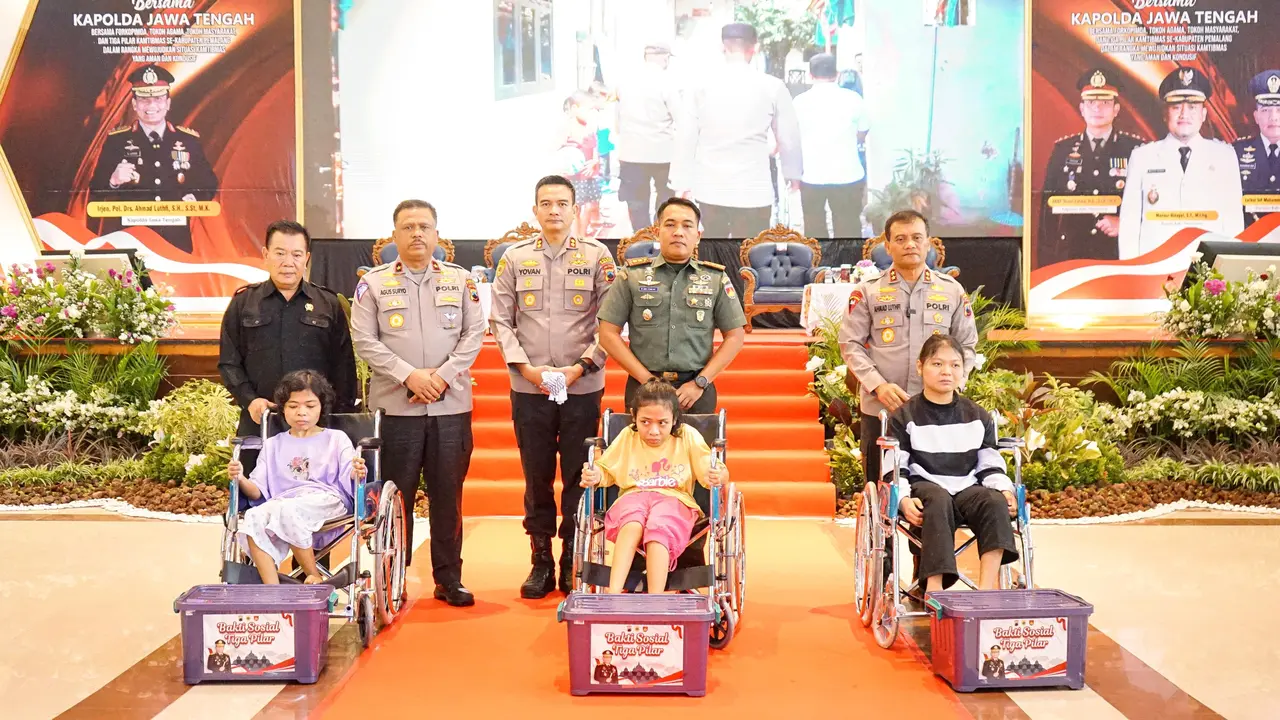 Kapolda Jateng dalam bhakti sosial di Pemalang. (Foto: Liputan6.com/Polres Pemalang)