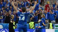 Islandia berhasil mengamankan tiket 16 besar Piala Eropa 2016, usai membungkam Austria dengan skor 2-1 pada laga terakhir Grup F di Stade de France, Paris, Rabu (23/6/2016). (AFP/Franck Fife)