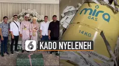 Para Pemula ini memberikan kado yang nyeleneh untuk acara pernikahan temannya.
