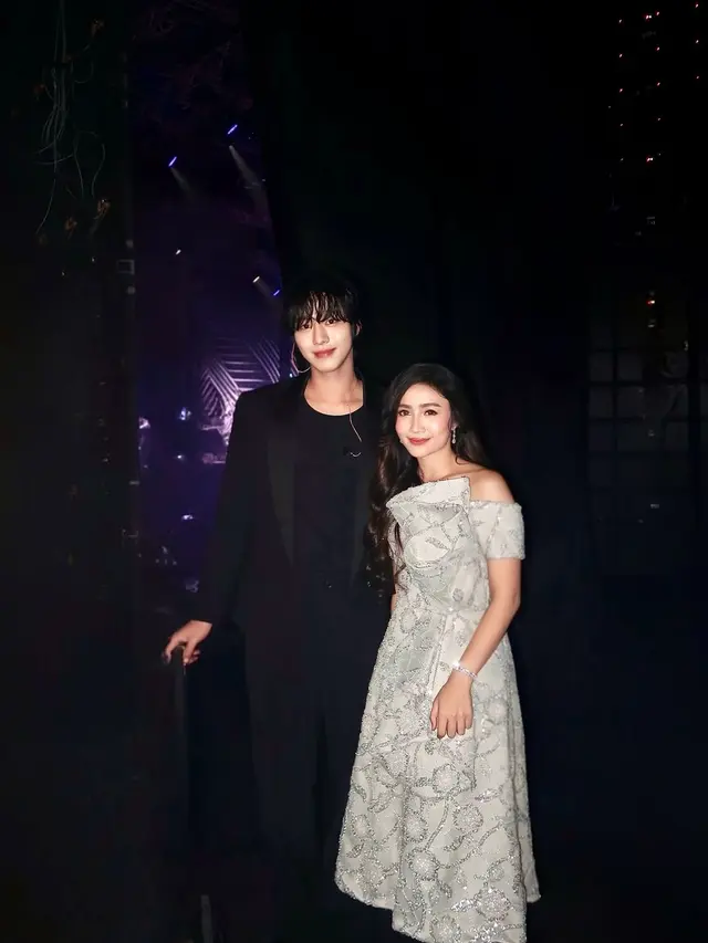 Febby Rastanty Tampil Bak Putri Modern dalam Gaun Off-Shoulder Saat Foto Bareng Aktor Korea Ahn Hyo Seop