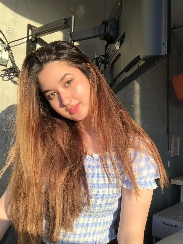 7 Potret Terbaru Stephanie Poetri dengan Warna Rambut Baru, Makin Menawan
