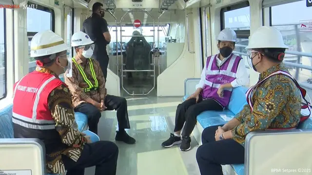 Presiden Jokowi meninjau LRT di Taman Mini Indonesia Indah dan Stasiun Harjamukti Cibubur