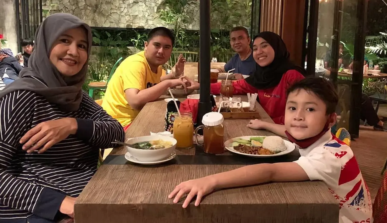 Dion Wiyoko (Instagram/derry4sekawanreal)