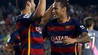 EMPAT GOL - Neymar mencetak empat gol bagi Barcelona saat menghadapi Rayo Vallecano di Estadio Camp Nou, Minggu (18/10/2015) dini hari WIB. (REUTERS/Albert Gea)